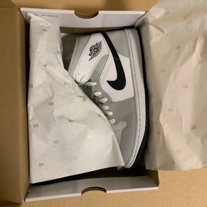 Women’s Air Jordan 1 Mids